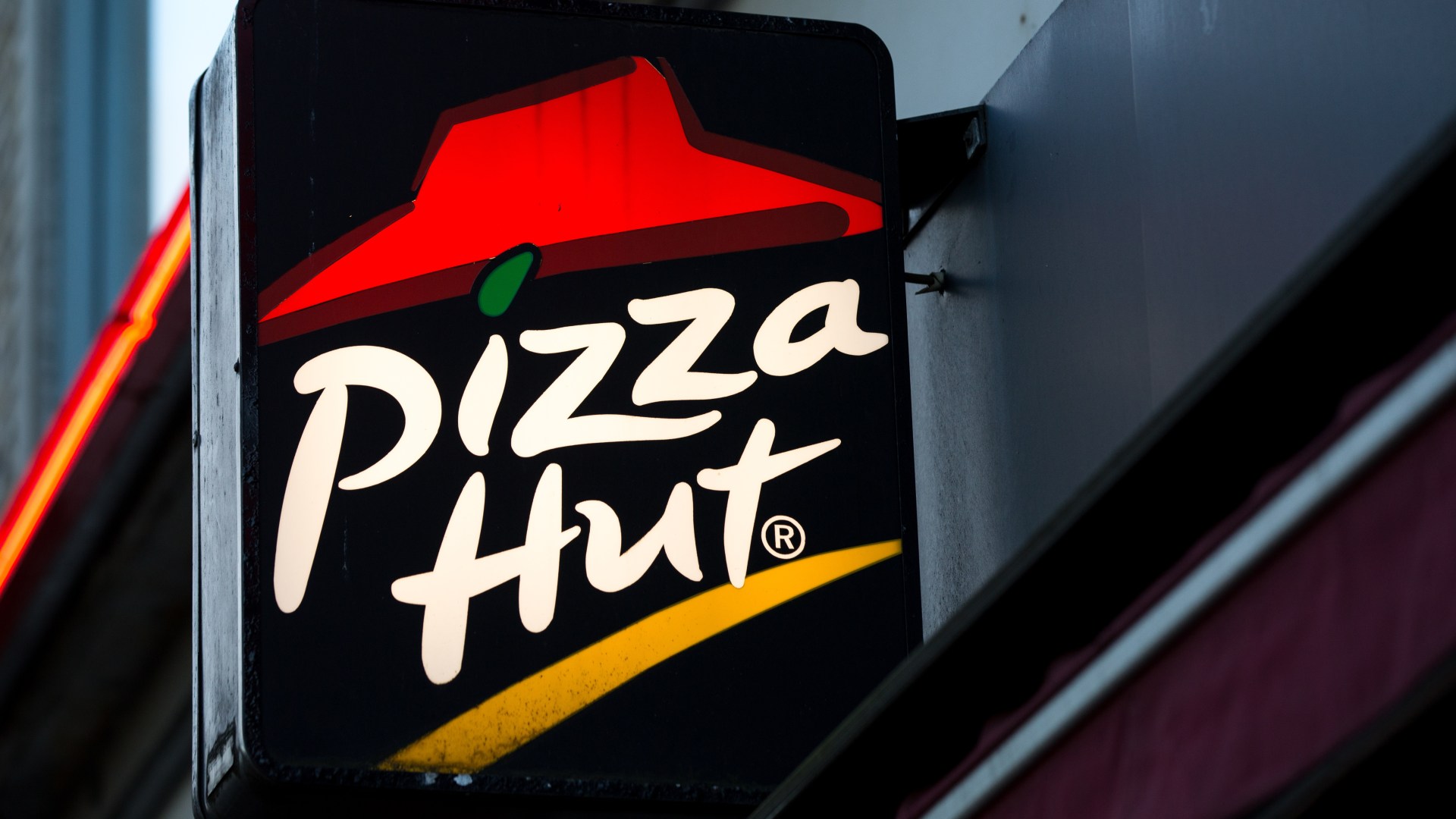 Pizza Hut to make a HUGE change at all 136 dine-in restaurants with dozens of jobs sliced…