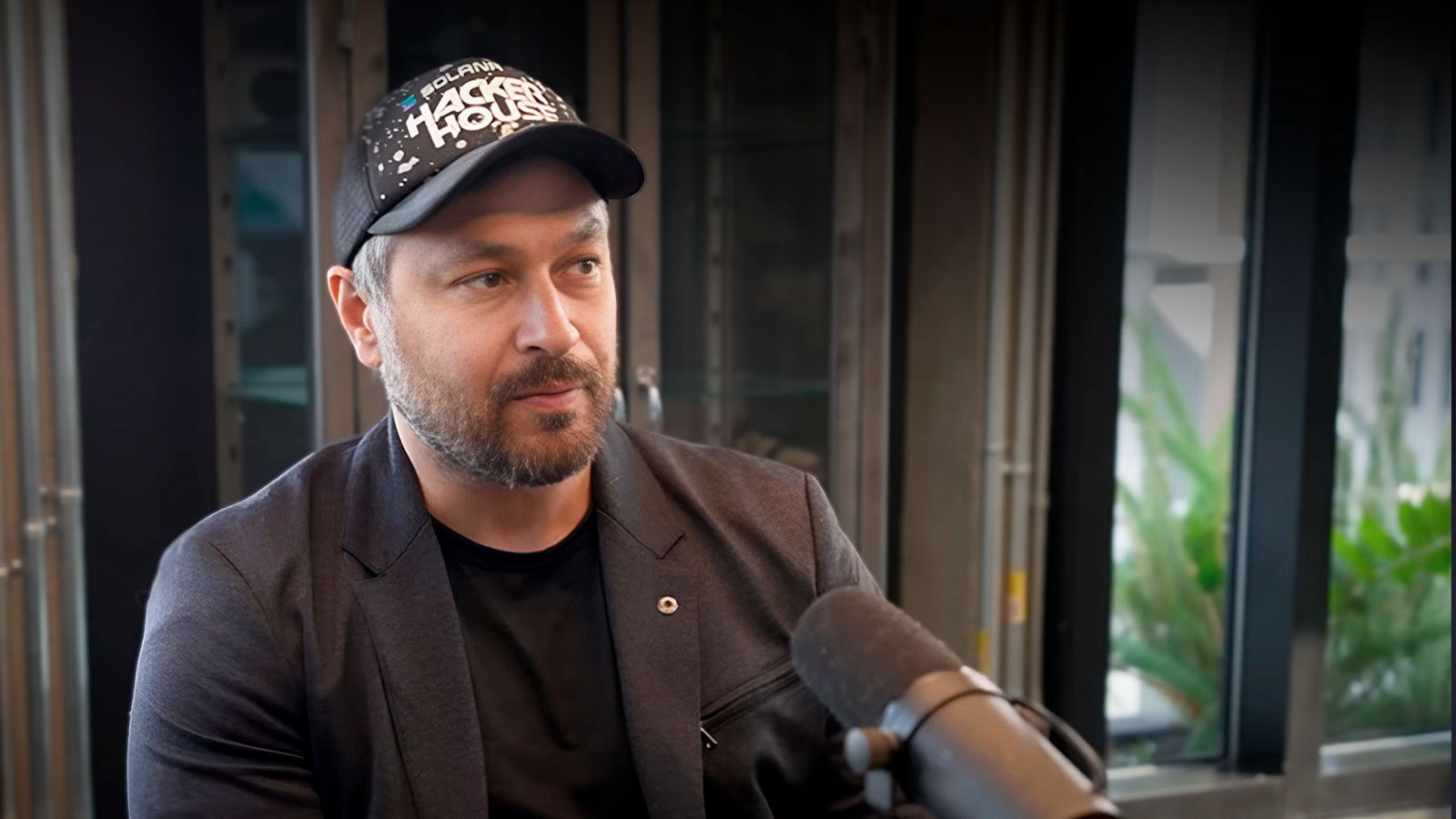‘So Dumb’: Solana Founder Slams Idea of Altcoin Projects Holding Bitcoin