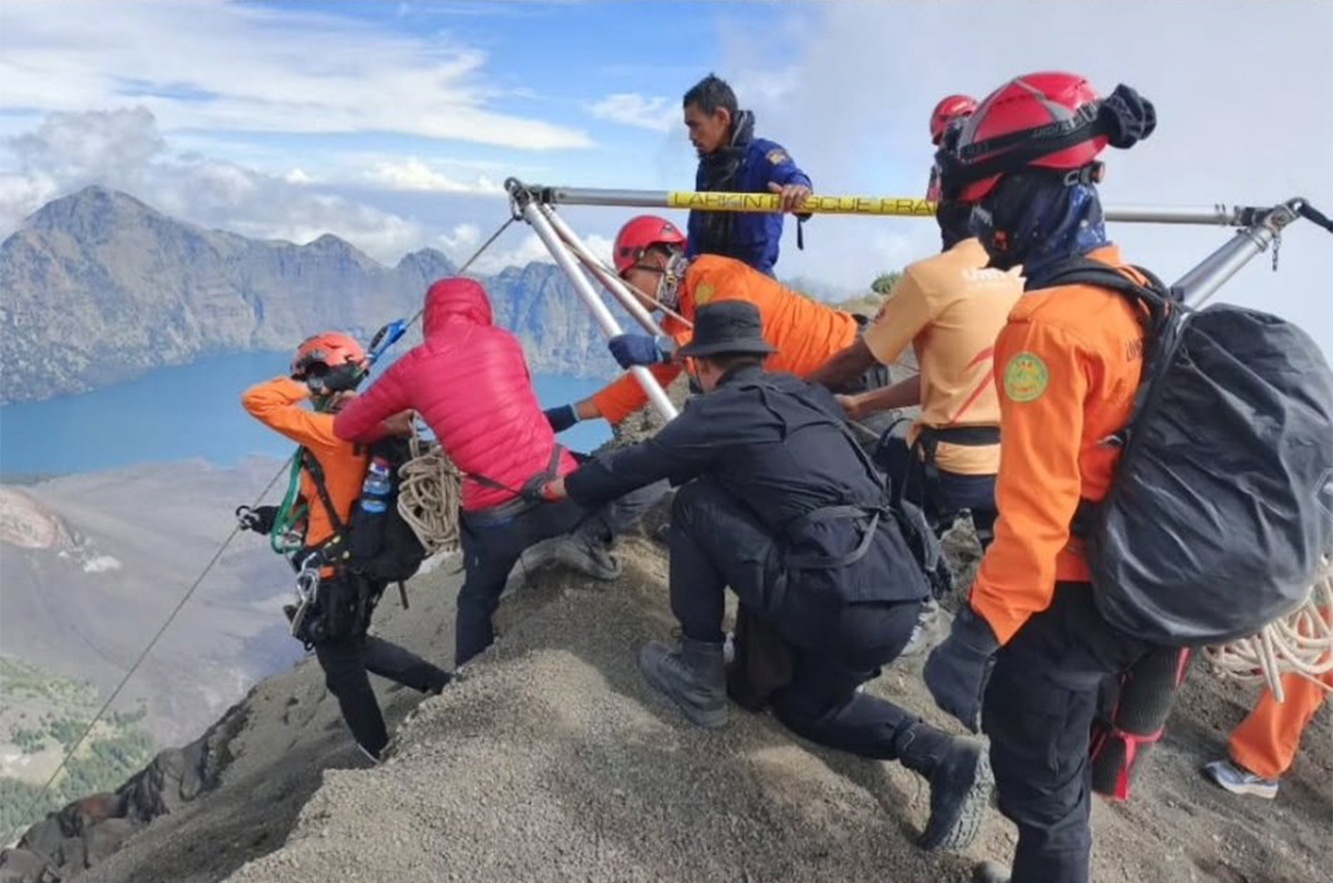 Rescuers assisting an injured hiker on Mount Rinjani.