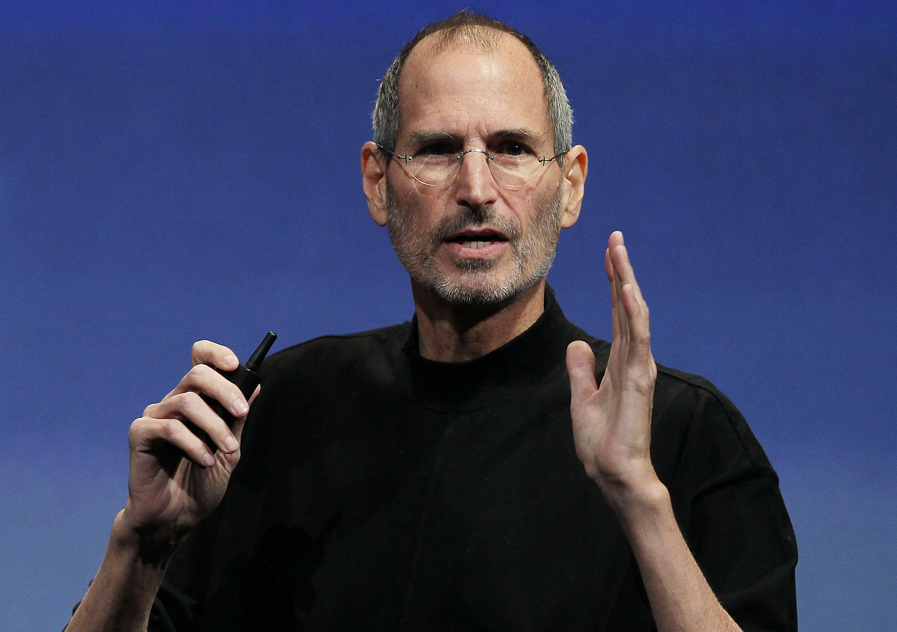 Steve Jobs presenting new iPhone software.