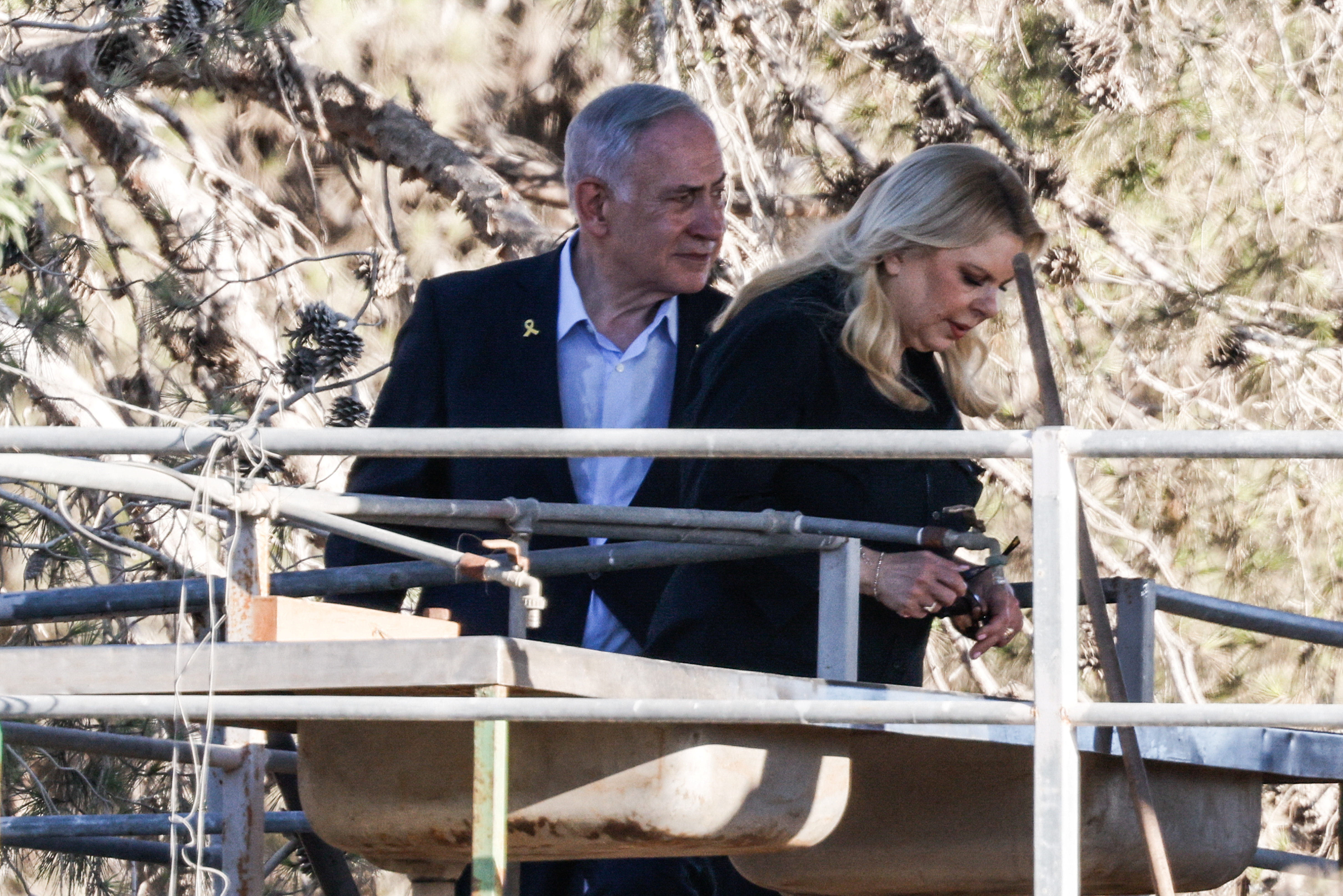 Benjamin Netanyahu and Sara Netanyahu visiting Nir Oz.